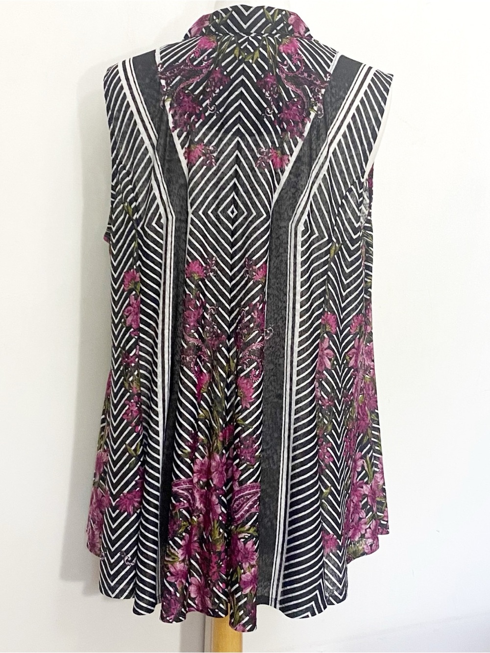 Avenue Sleeveless Floral-Stripe Button Up Longer Tunic Length Blouse 22/24 - Picture 4 of 7